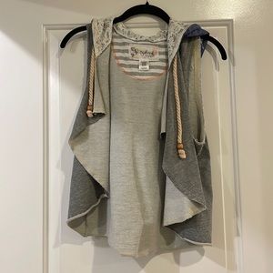FP style Sweatshirt vest with lace hood